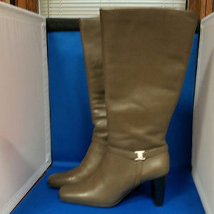 Naturalizer Taupe leather boot, Size 7m